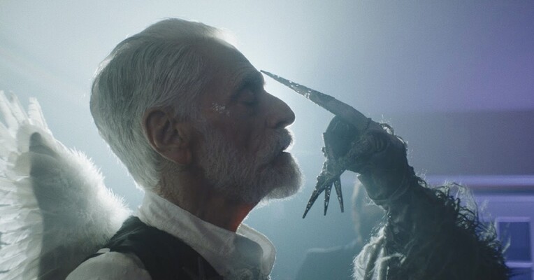 عمارت ماه - پس‌زمینه