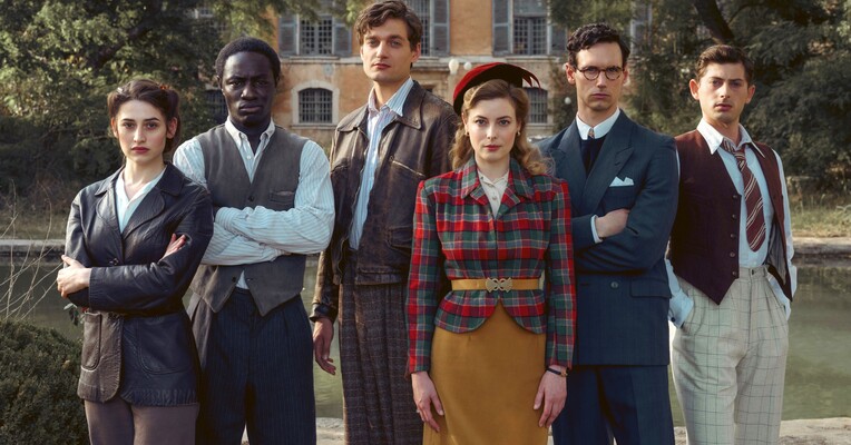 آن سوی اقیانوس اطلس - پس‌زمینه