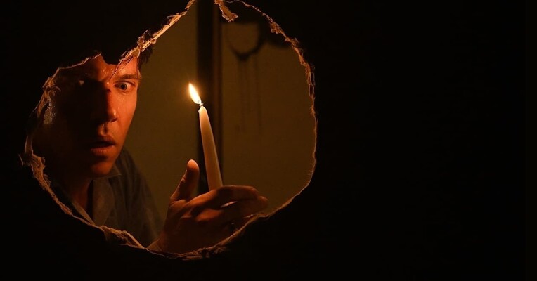 قایم موشک - پس‌زمینه