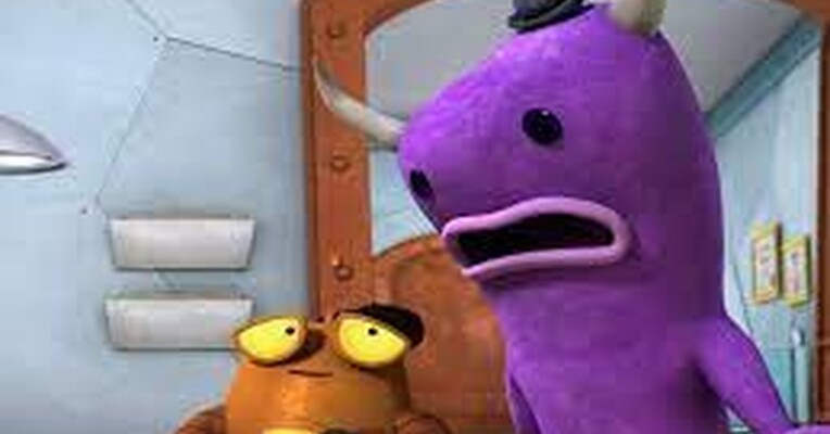 ربات و هیولا - پس‌زمینه