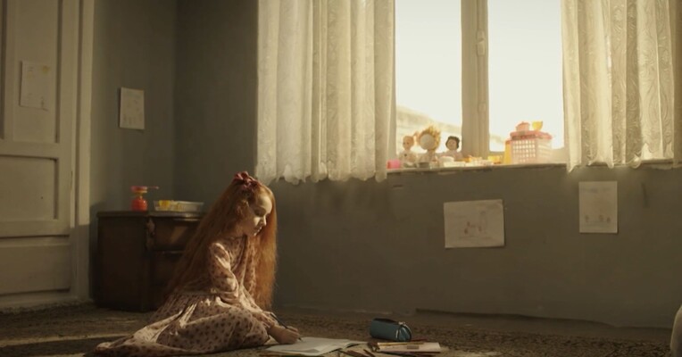 نورا - پس‌زمینه