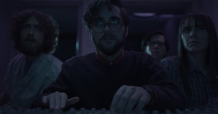 به حقیقت پیوستن - پس‌زمینه