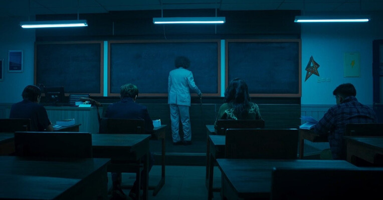 مدرس ارواح: آیا شب است یا می‌دانی؟ - پس‌زمینه