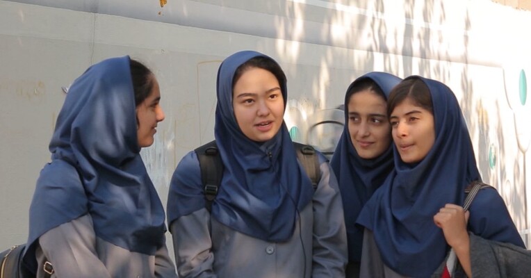 ۱۲ – هیچ - پس‌زمینه