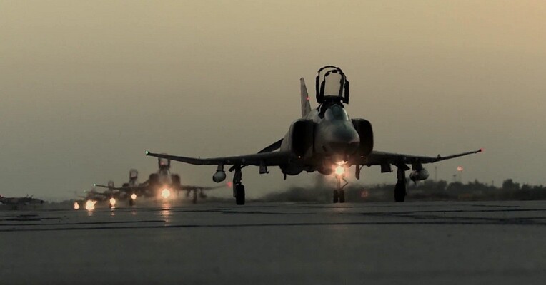 نبرد فانتوم 2 - پس‌زمینه