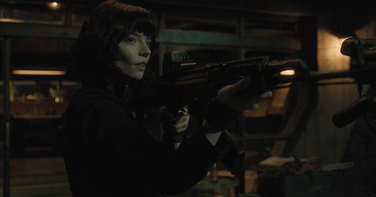 تنگه - پس‌زمینه