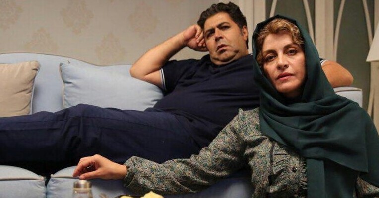 زیر سقف دودی - پس‌زمینه