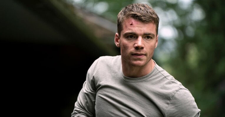 مامور شب - پس‌زمینه