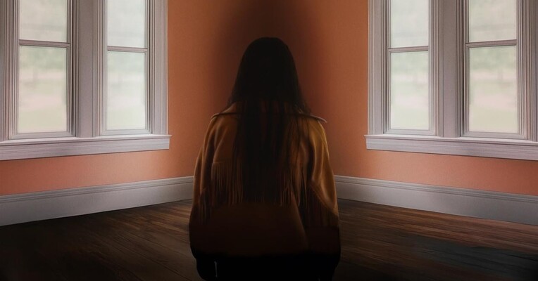 حضور - پس‌زمینه