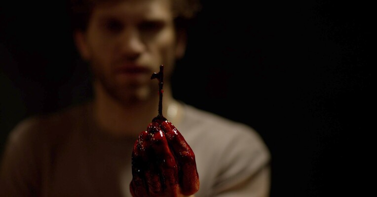 دنبالم کنید - پس‌زمینه