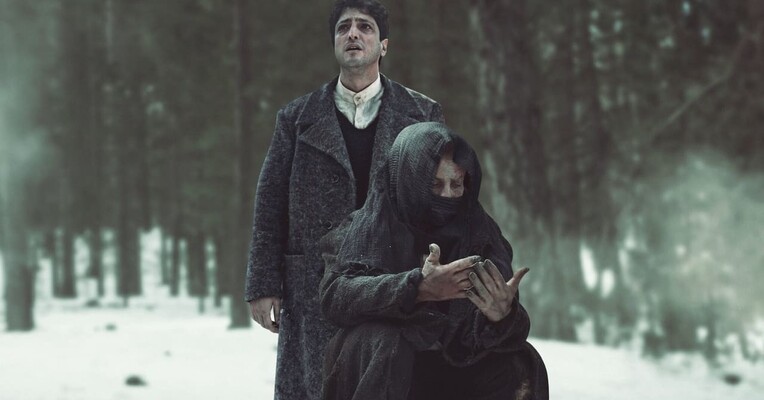 موجود - پس‌زمینه