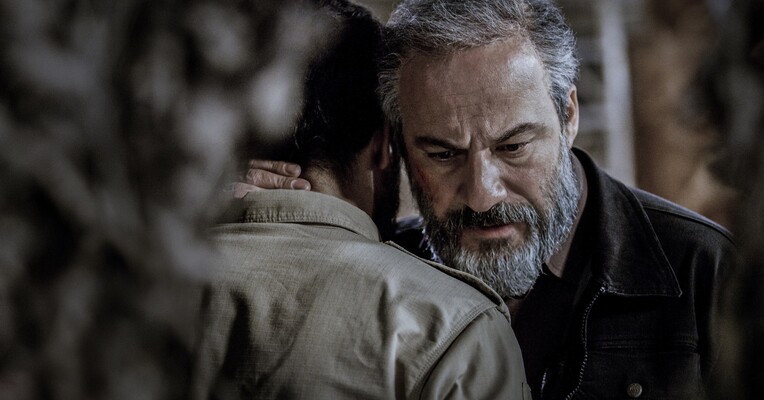 دیدن این فیلم جرم است - پس‌زمینه