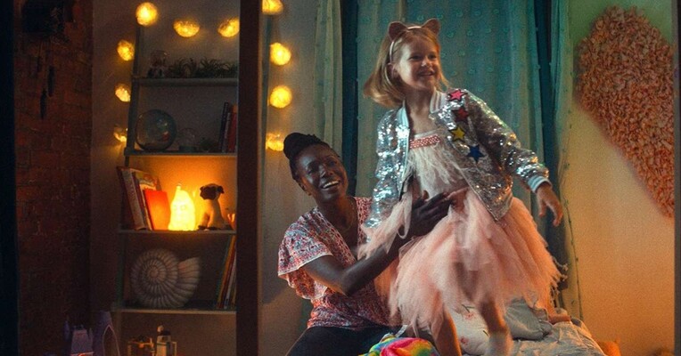 پرستار بچه - پس‌زمینه