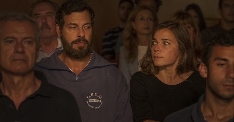 همه جین را دوست دارند - پس‌زمینه