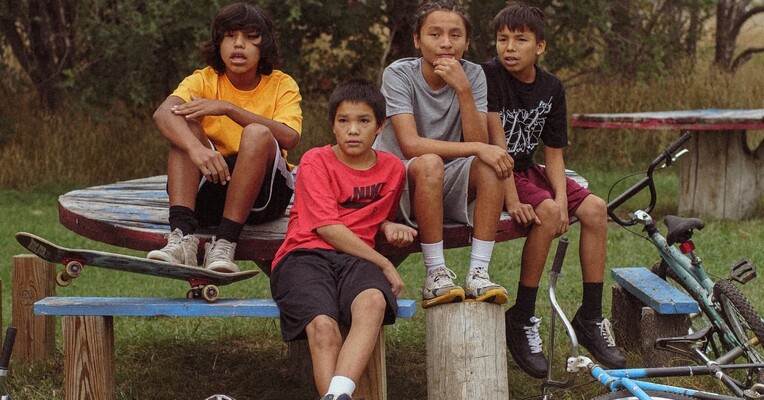 تک‌شاخ نفس‌آتشین - پس‌زمینه