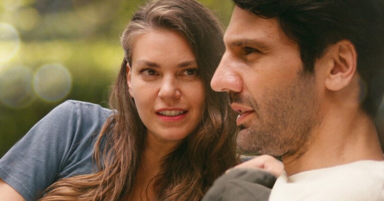 در مکانی امن - پس‌زمینه