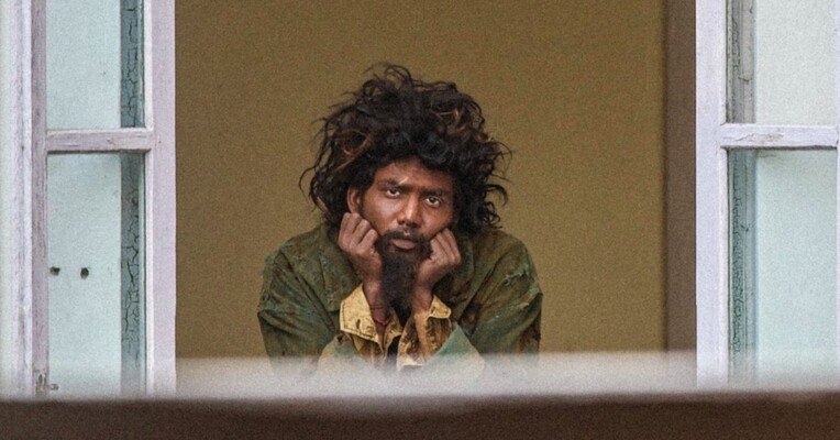 گدای خونین - پس‌زمینه