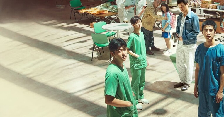 چشم طوفان - پس‌زمینه