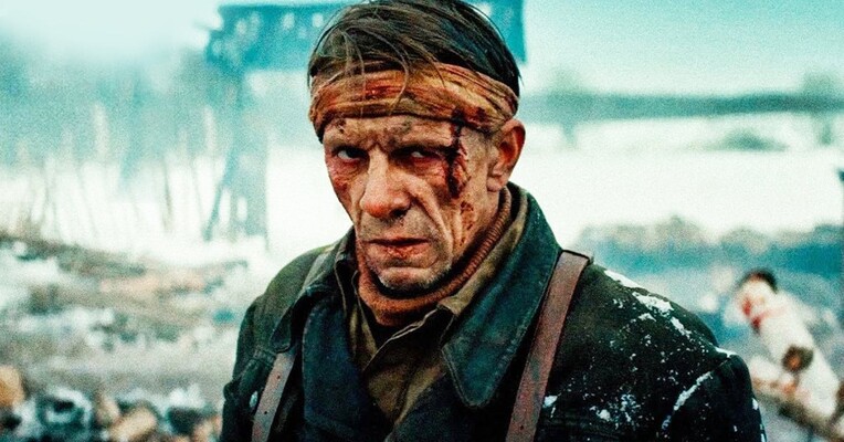 شبح سرخ - پس‌زمینه