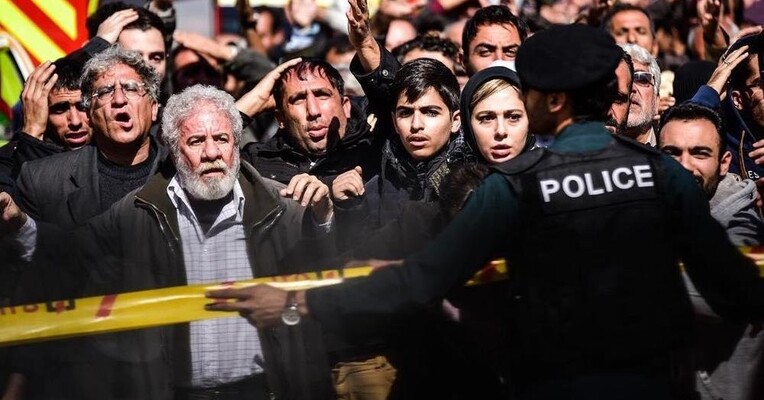 چهارراه استانبول - پس‌زمینه