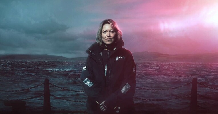 آنیکا - پس‌زمینه