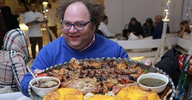 پاستاریونی - پس‌زمینه