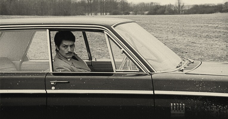 دایره سرخ - پس‌زمینه