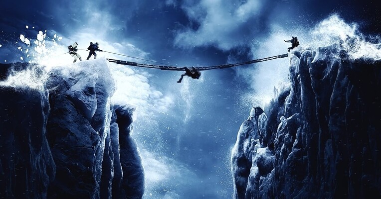 اورست - پس‌زمینه