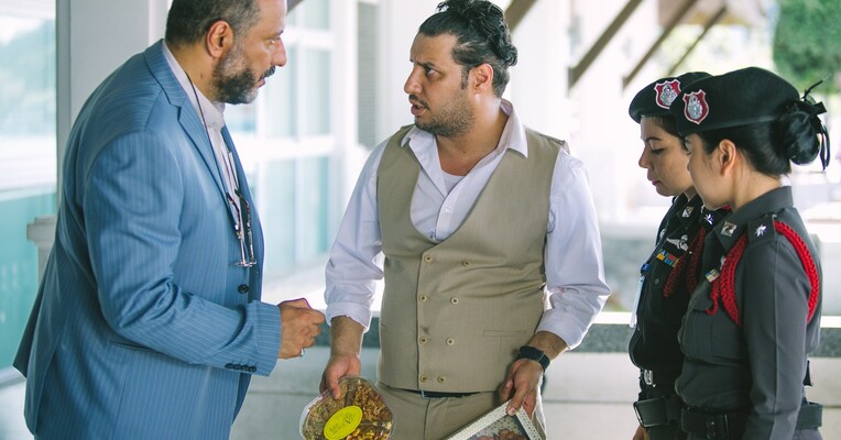 چهار انگشت - پس‌زمینه