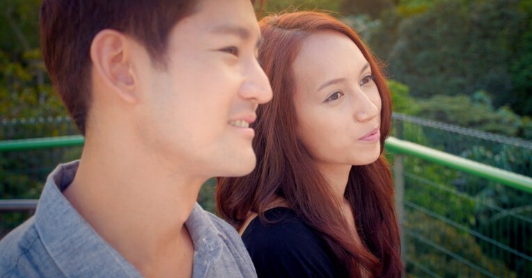 دختر خارق العاده - پس‌زمینه