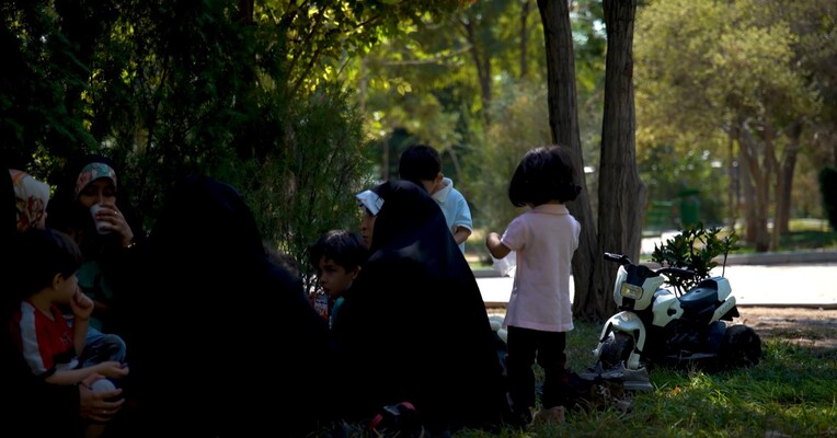 آشتی کنان - پس‌زمینه