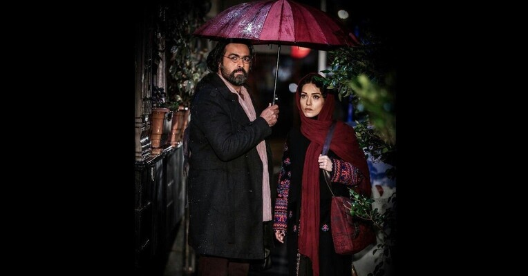 اولین امضا برای رعنا - پس‌زمینه