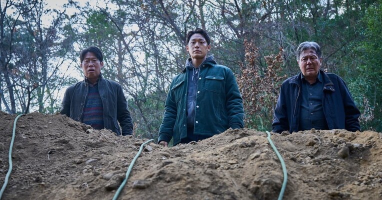 نبش قبر - پس‌زمینه