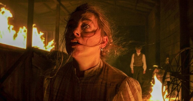 درون آتش - پس‌زمینه