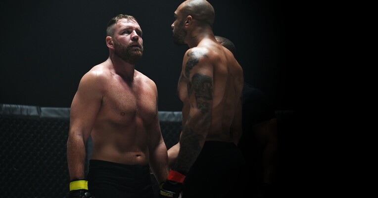 جنگجو در قفس - پس‌زمینه