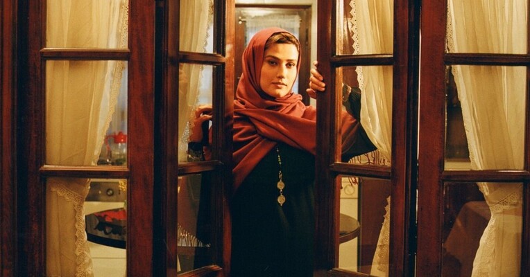 تارا و تب توت فرنگی - پس‌زمینه