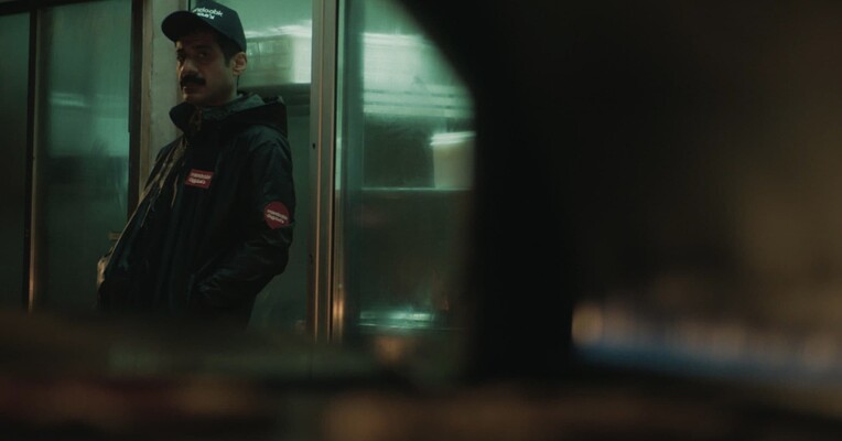 پیک شب - پس‌زمینه