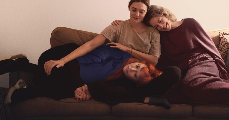 سه دختر او - پس‌زمینه