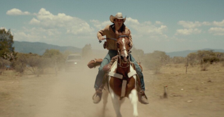 سرزمین بی صاحب - پس‌زمینه