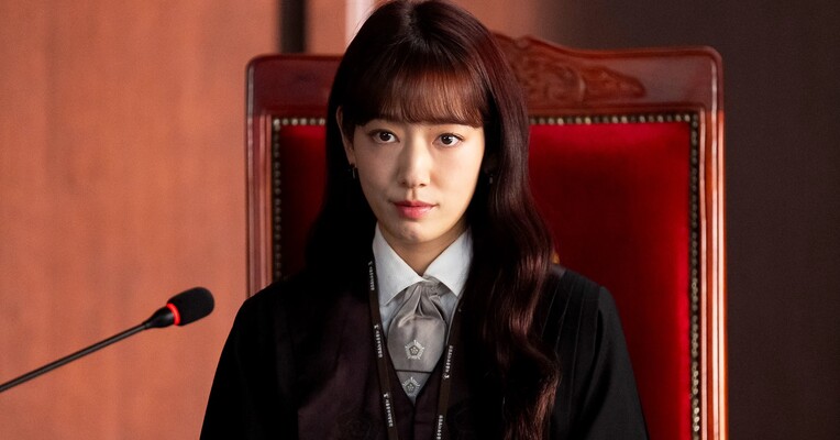 قاضی جهنمی - پس‌زمینه