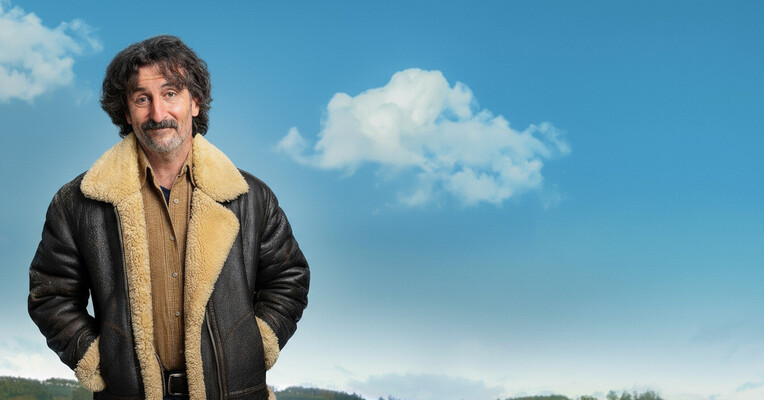 ترفندهای جدید ٬ سگ پیر - پس‌زمینه