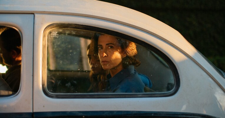 هنوز اینجا هستم - پس‌زمینه