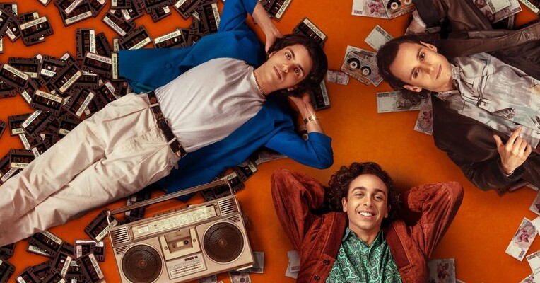 میکس شده توسط اری - پس‌زمینه