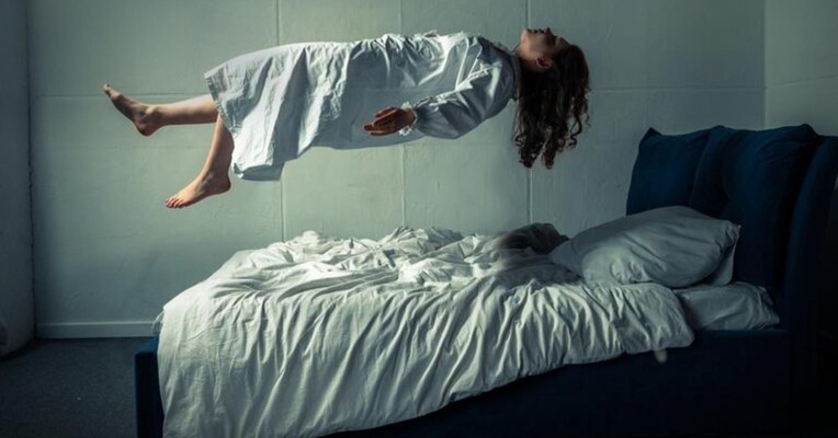 احضار: جهان ماوراء - پس‌زمینه