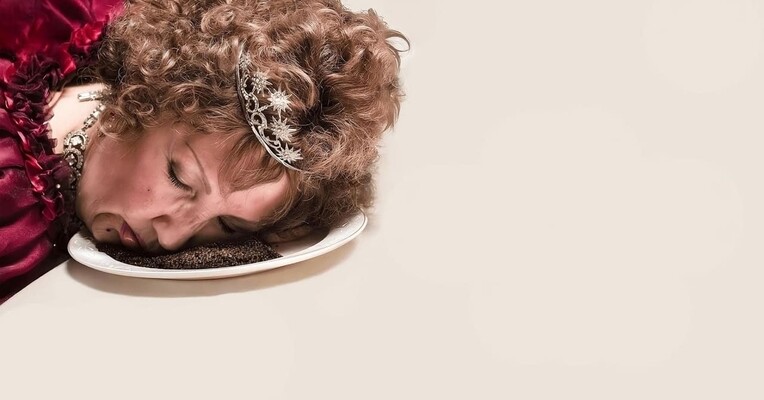 قصر - پس‌زمینه