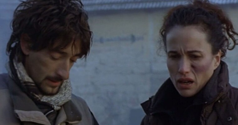 گل های هریسون - پس‌زمینه