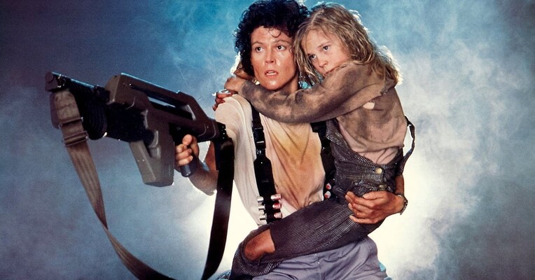 بیگانگان - پس‌زمینه