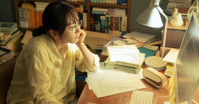 دنیاهای جدا از هم - پس‌زمینه