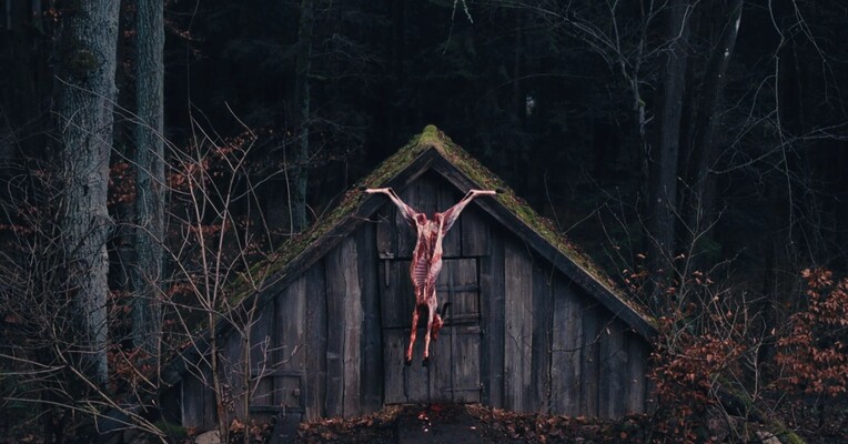 حمام شیطان - پس‌زمینه