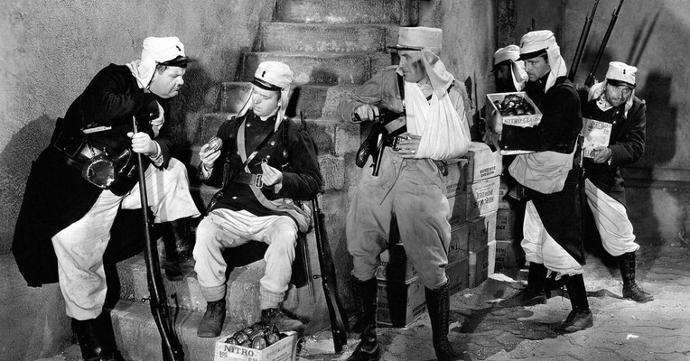 دو سرباز - پس‌زمینه